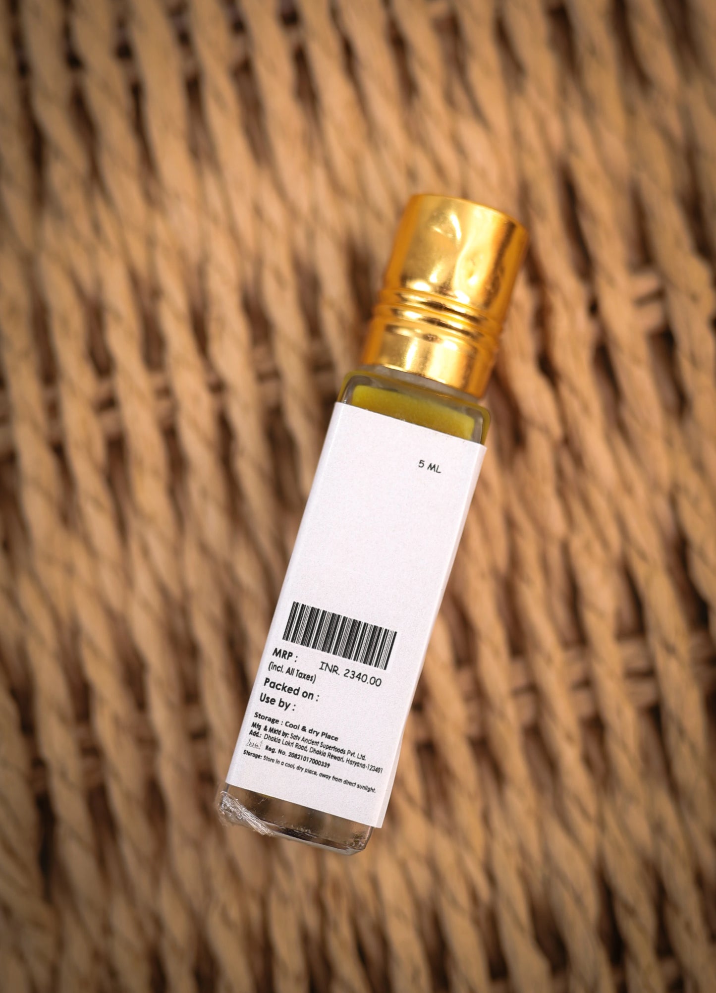 Satv Dairy Kumkumadi Roller with Saffron and Ghee for Glowing Skin