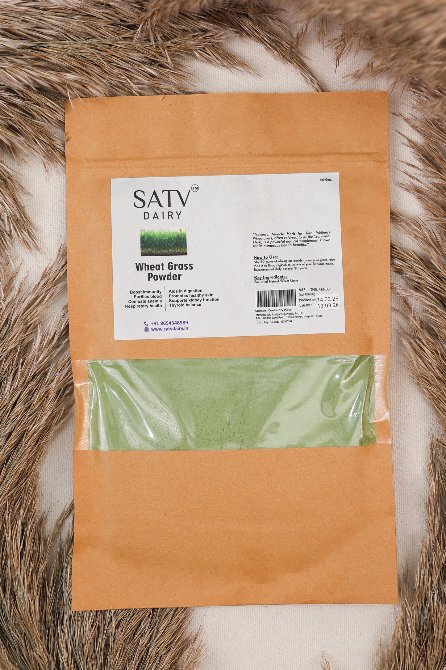 Green superfood wheatgrass powder for detoxification