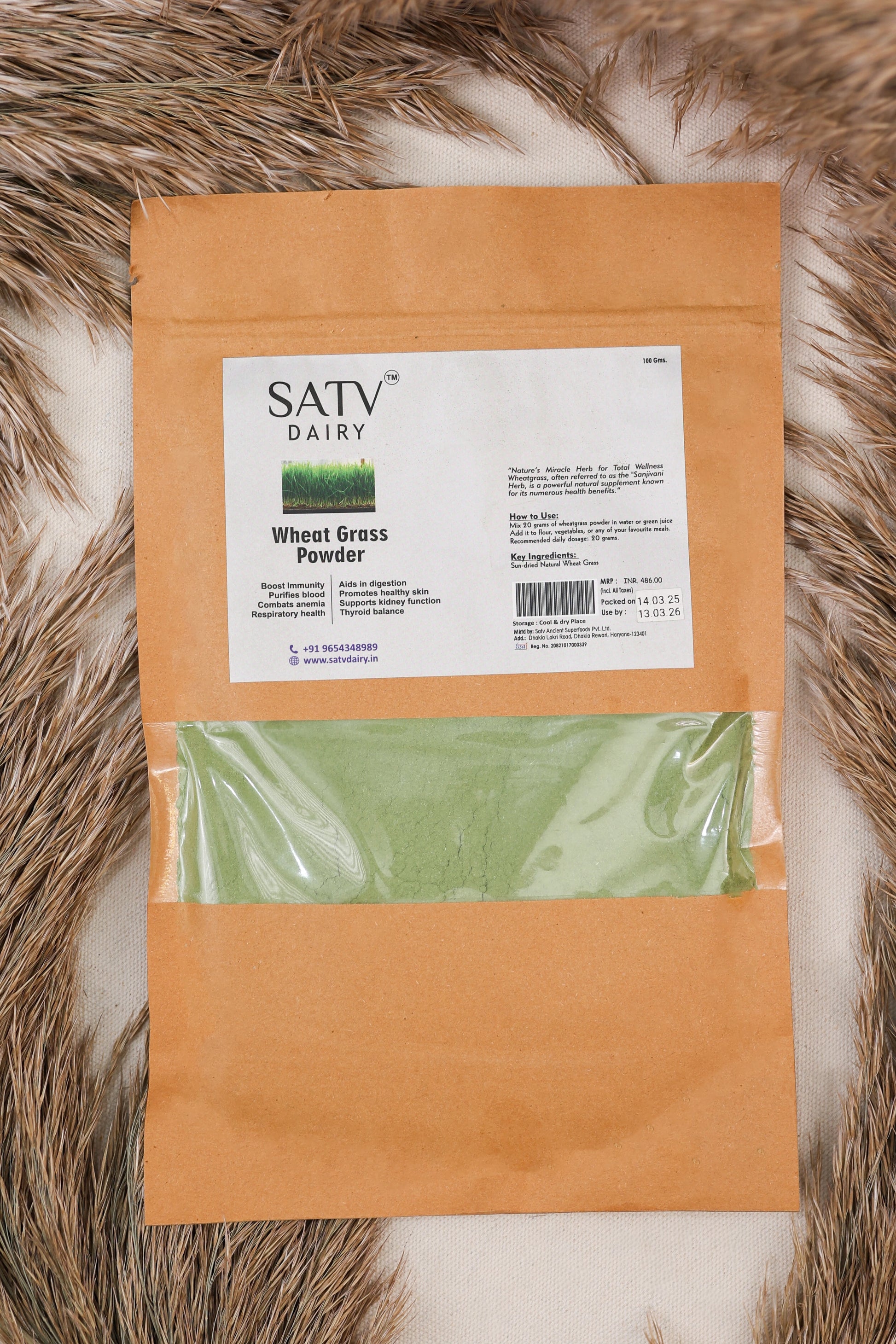 Green superfood wheatgrass powder for detoxification